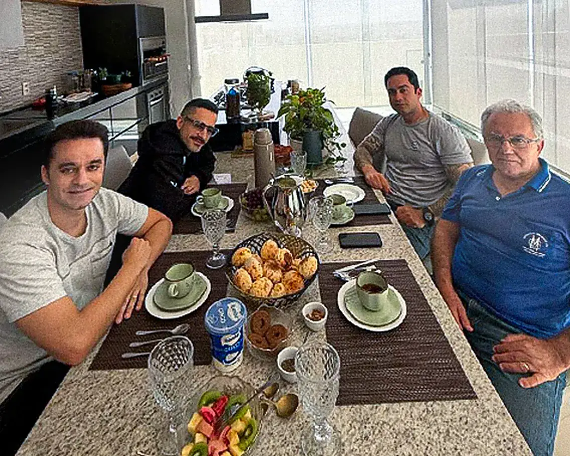 Braz Dias à mesa com a segunda geração da Continental